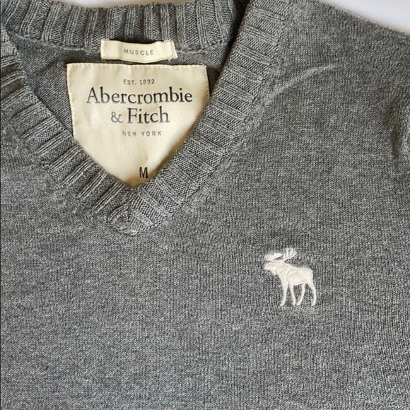 Abercrombie &Fitch sweater - Picture 3 of 5
